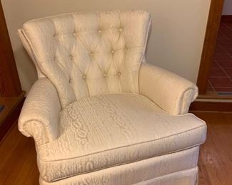 Swivel rocking armchair https://ctbids.com/#!/description/share/208652
