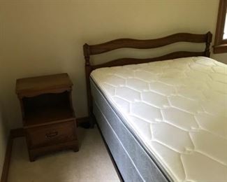 Full bed w/nightstand https://ctbids.com/#!/description/share/208678