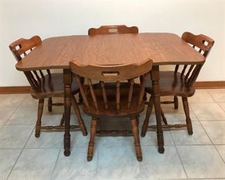 Kitchen table & chairs https://ctbids.com/#!/description/share/208701