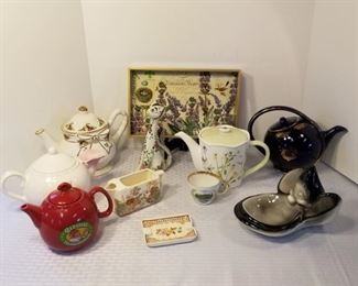 Group of teapots and decorative collectibles https://ctbids.com/#!/description/share/208612