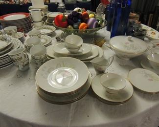 beautifuk Bavarian fine china Parisian Pattern