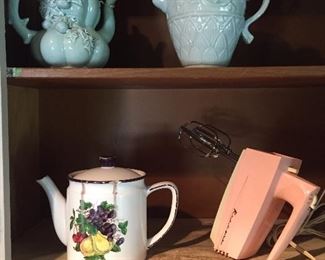 Tea Pots/Vintage Kenmore Pink Hand Mixer