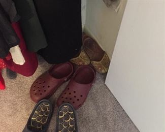 Ladies Shoes (Crocs)