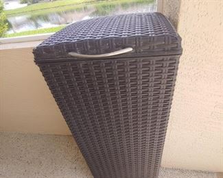 Trash Container-Vinyl Wicker