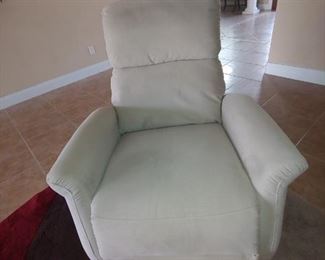 Recliner/Lift Chair-Upholstered