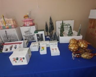 Christmas villages & accessories