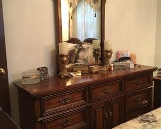 Dresser with one mirror 