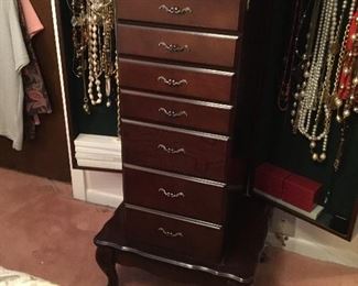 Jewelry chest