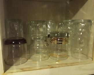 Kitchen cabinets - full, full, full!