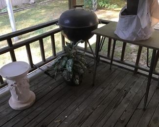 Smoker and pedestal