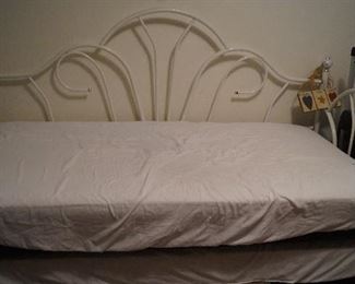 trundle day bed