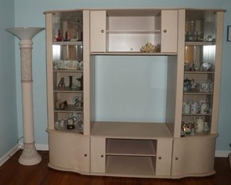 Pretty wall unit, add a backing and some extra shelves and you will have so much display space