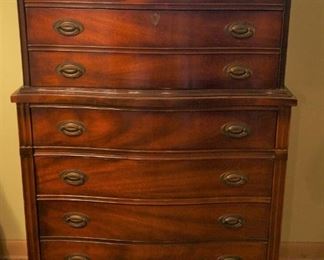 Beautiful chest of drawers, we have matching pieces