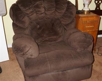 Nice man size recliner, so comfortable!