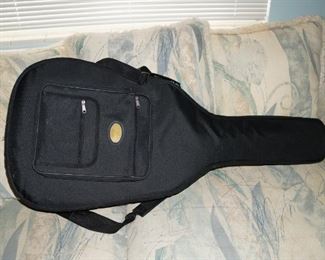 Fender soft case goes with the guitar