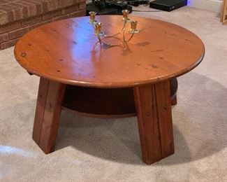Very nice, round wooden Coffee Table