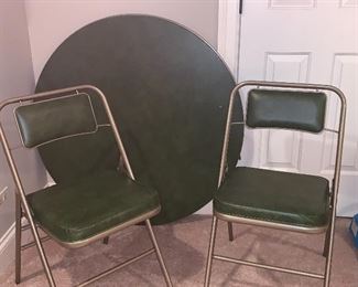 Round Folding table w/2 chairs
