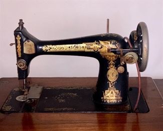 Great condition, Singer pedal sewing machine