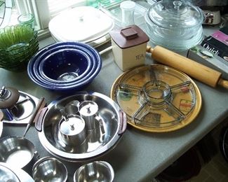 Vintage kitchen service, Pyrex, Corning