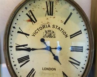 Victoria Station Clock (stand not includ)