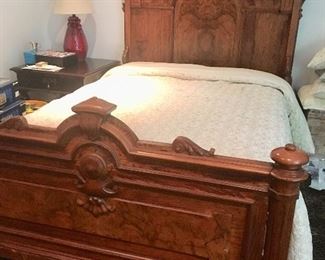  Full-size antique bed 