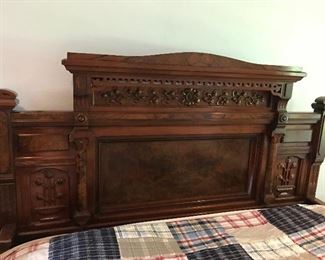  Full-size antique bed 