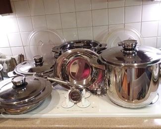 BergHoff Cookware Set w/ Accessories