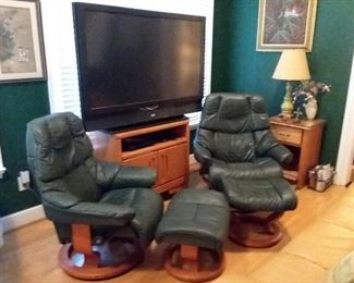 Mid Century - Ekornes -Made in Norway Pair of Leather Recliners with Ottomans