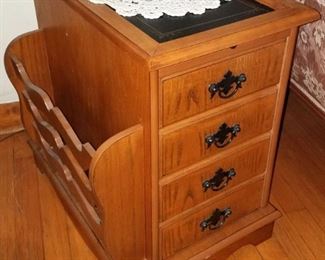 End table/magazine rack