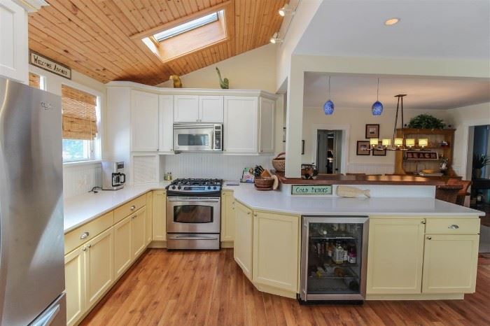 Great kitchen with stainless steel appliances