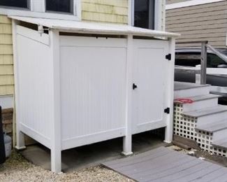 Outdoor shower enclosure