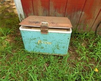 Vintage Fiesta Cooler, great colour!