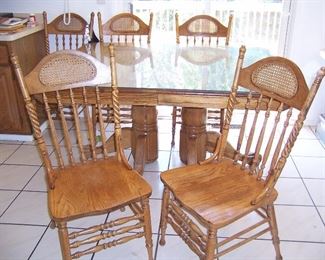 Oak table w/6 chairs and 23" leaf.