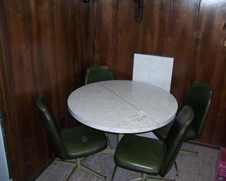 RETRO KITCHEN AROUND TABLE W/4 CHAIRS