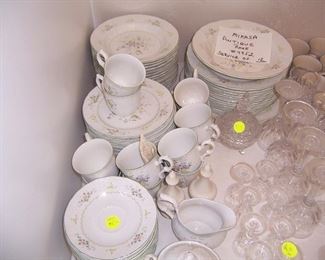 12 PC MIKASA ANTIQUE ROSE #4952 CHINA