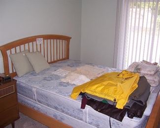 QUEEN SIZE BED