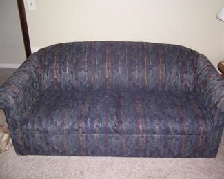 FULL SIZE SLEEPER COUCH