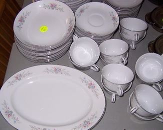 12 PC SET FLORETEEN FINE CHINA FANTASIA