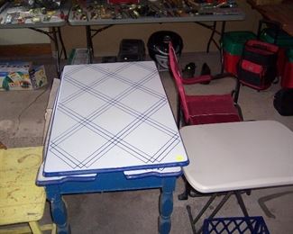 VINTAGE RETRO KITCHEN TABLE