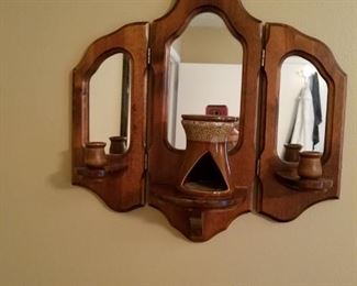 Mirrored shelf