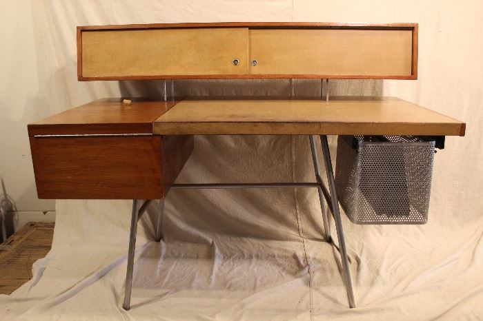 1946 George Nelson Model 4658 desk with leather writing surface