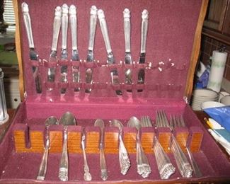 Holmes and Edwards "Danish Princess" silver plate flatware for 8