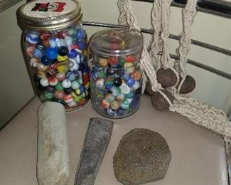 old marbles, a few Benningtons and other sought after favorites. I didn't see sulphides but who knows                            unlabeled artifacts