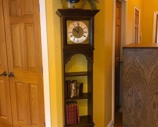 Electric grandmother clock
