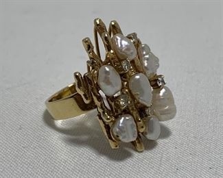 PEARL AND DIAMOND COCKTAIL RING IN 18k GOLD SETTING