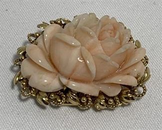 14K GOLD AND CARVED ROSE CORAL PIN