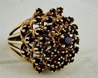 18 kt. GOLD RUBY CLUSTER COCKTAIL RING
