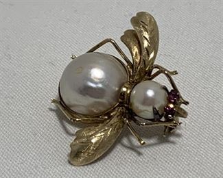 14k GOLD AND PEARL BEE PIN