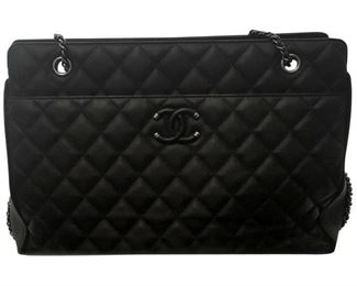 CHANEL LEATHER PURSE
