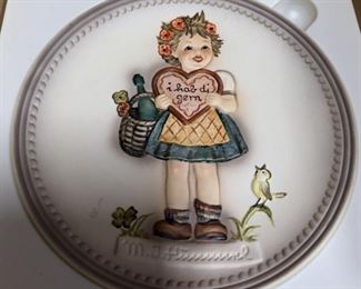 1986 Hummel "Valentine Gift" plate